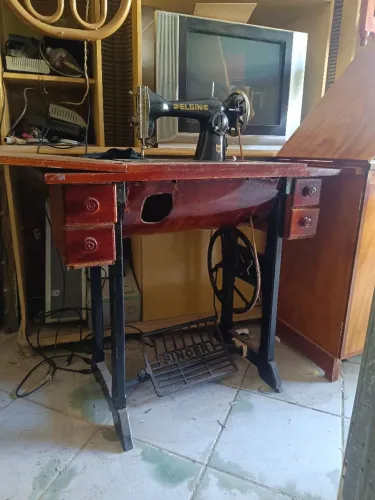 Máquina de costura antiga
