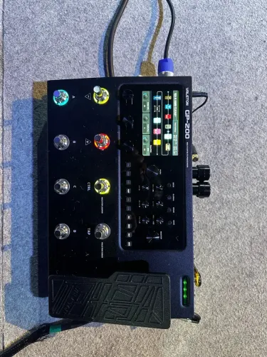 Pedaleira Valeton GP200 + Board + sistema de monitoramento Stereo