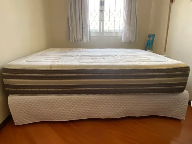 Cama Queen com colchão e box
