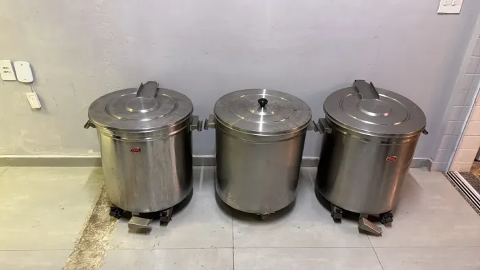 Lixeiras Industriais Cozil em Aço Inox com Pedal