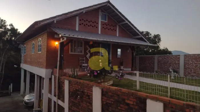 CASA A VENDA, COM 2 QUARTOS EM RIO DOS CEDROS - SC