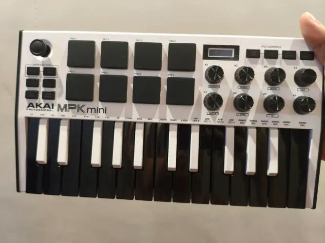 Mini controlador Akai mpk mini