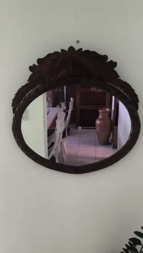 Espelho com moldura madeira 