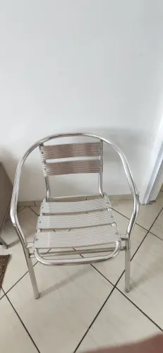 CONJUNTO DE MESA COM 4 CADEIRAS!