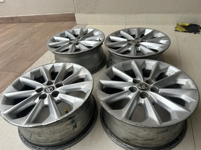 Rodas aro 16 originais Toyota 5 furos . *