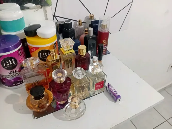 Coleção de 9 perfumes