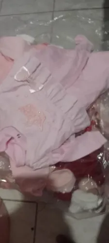 Vendo roupas para bebê menina incluído saída maternidade sapatinhos e muito mais 