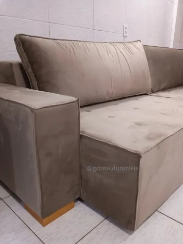 Sofá retrátil no veludo