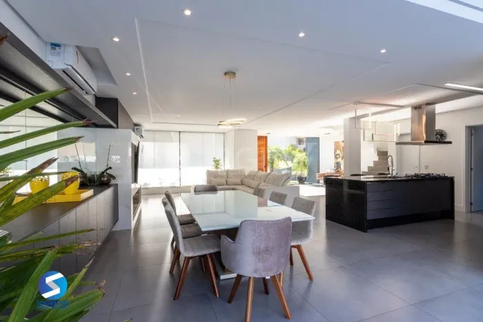 Casa Condominio para Venda - 280m², 3 dormitórios, sendo 3 suites, 4 vagas - Lagos De Nova