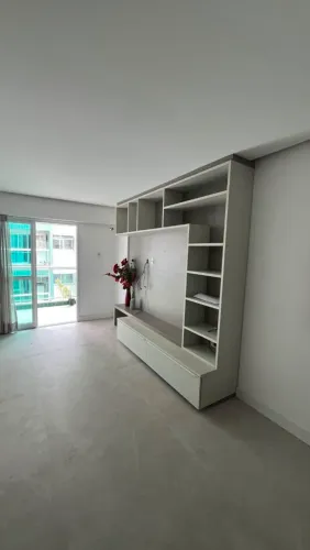 Home planejado para sala de TV, amplo e muito bem conservado