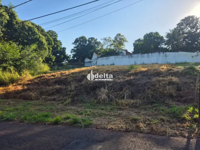 Terreno disponível para venda bairro Jardim Inconfidência em Uberlândia-MG
