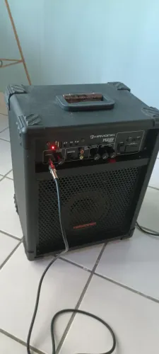 Caixa de som amplificada