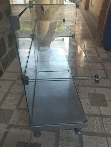 Vendo vitrine pequena