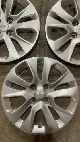 Três calotas Chevrolet aro 15 furação 4x100