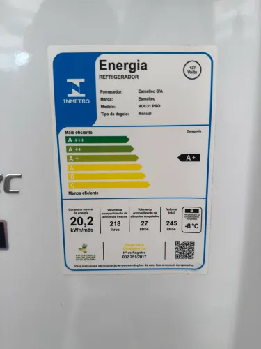 Geladeira Esmaltec 245L Econômica A+ - 1 ano de uso