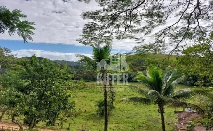 Sítio completo com estrutura rural e lazer em Cachoeira de Macacu  3 casas, piscina e rio 