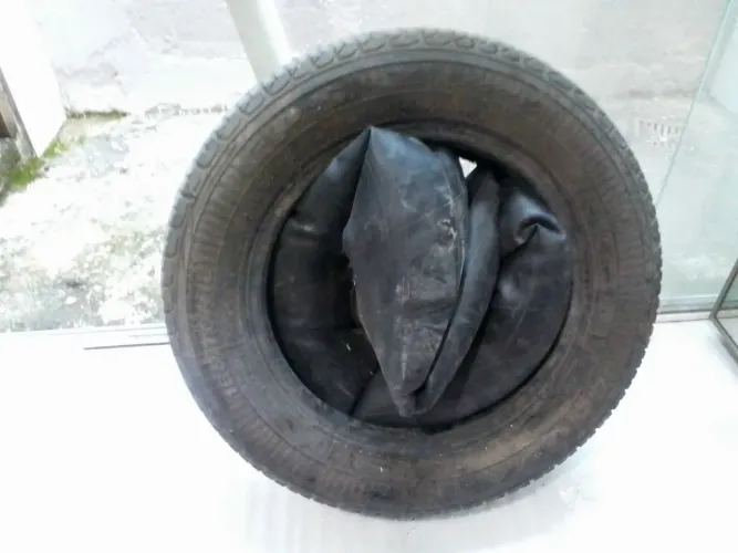 Pneu Goodyear 165/70R13 com câmera