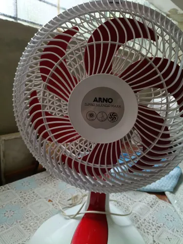Ventilado de mesa Arno Max turbo,6 pás,3 velocidades