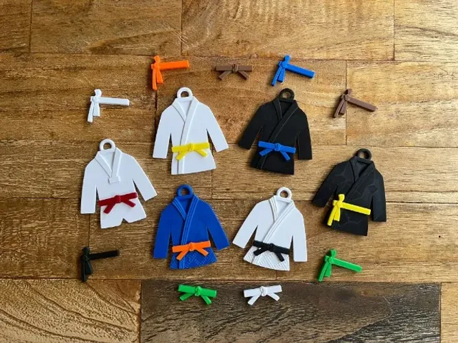 Chaveiro de dobok de Taekwondo - faixa intercambiável