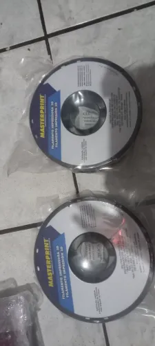 2 filamentos 3D pelo 80 real