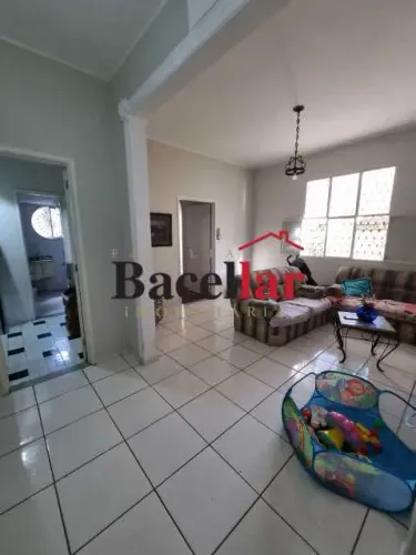 Casa com 3 Quartos, Quintal e 4 vagas à venda na Tijuca!!! Próximo a Praça Xavier de Brito