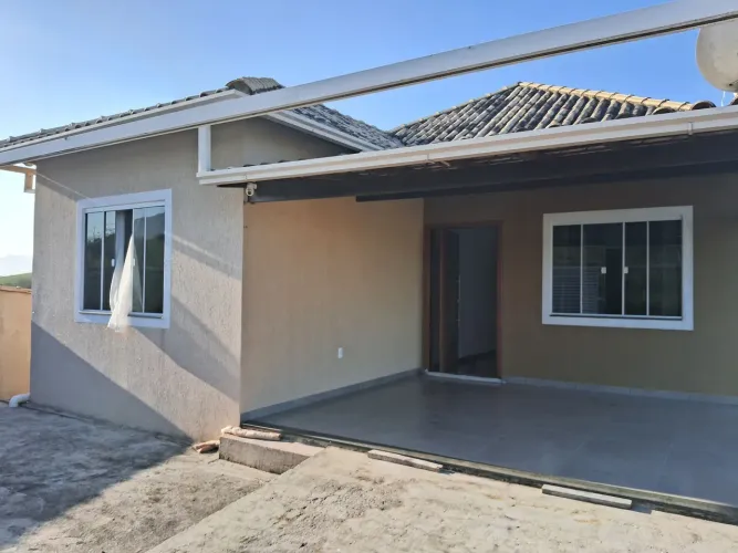 Vendo ótima casa em villa verde. Rio das ostras, para que busca tranquilidade