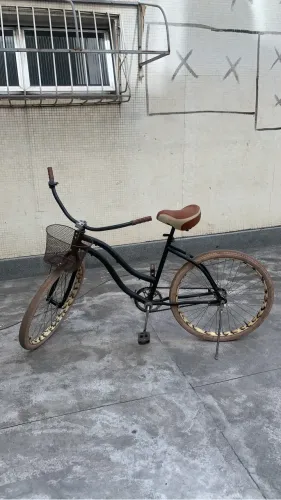 Bicicleta retrô preta
