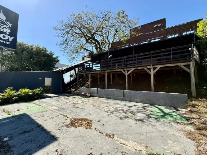 Casa comercial para alugar em Coqueiros - Florianópolis.