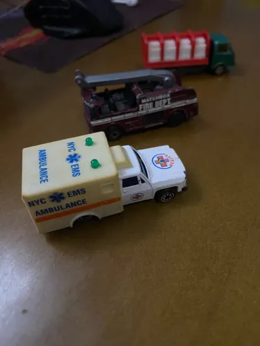 3 carrinhos mini