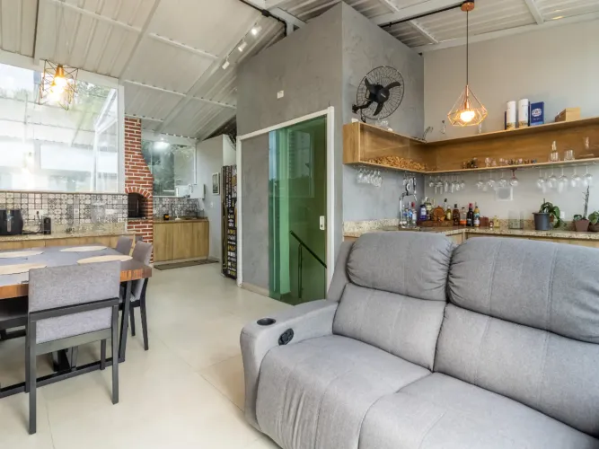 Casa em condomínio para venda com 3 quartos, sendo 1 suíte, 172m²
