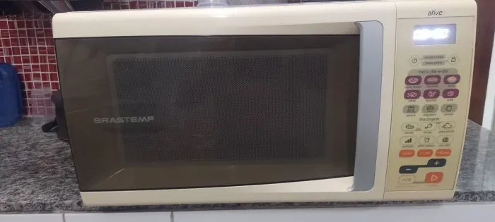 Microondas Brastemp super novo 30 litros de 350 por 300 hoje