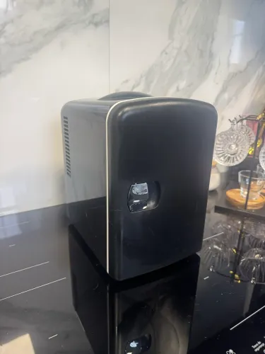 Vendo mini geladeira pouquíssimo uso