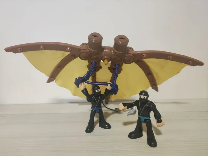 Fisher price Ninja com asa delta articulados