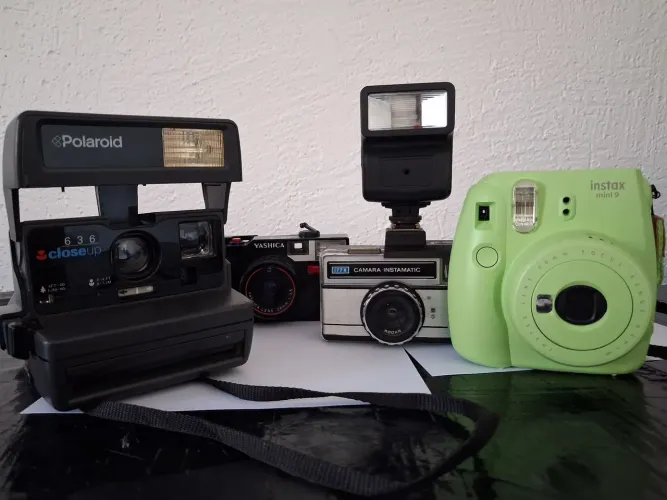 Câmeras fotograficas retrô usadas