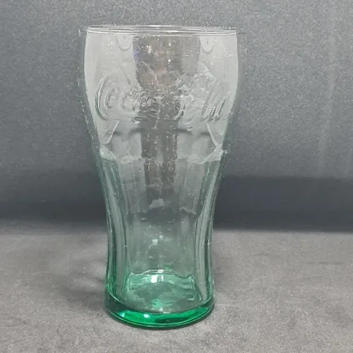 Copo de vidro da cor esverdeada da COCA COLA - 15 cm.