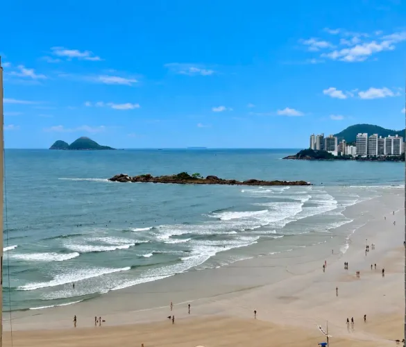 Apartamento com vista mar à venda na praia das Pitangueiras no Guarujá I Omega Imoveis