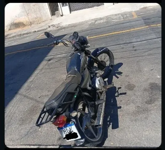 Vende-se esse moto muito econômico