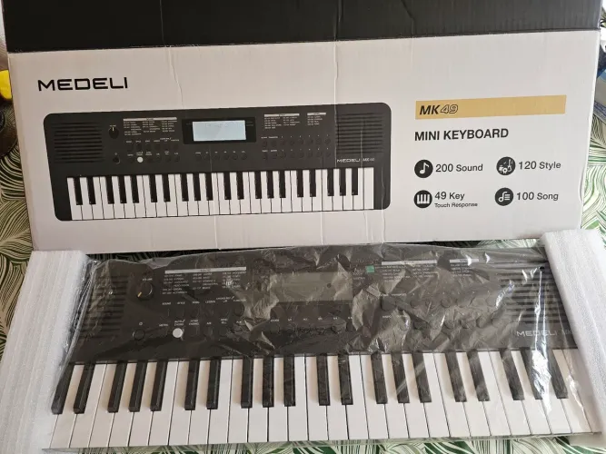 Mini teclado Medeli MK49 com sensibilidade nas teclas novo