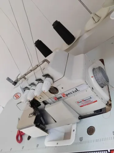 Maquina de costura interlock da San special