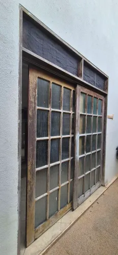 PORTA DE CORRER COM VIDROS