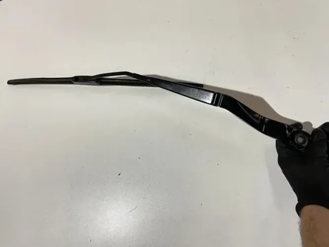 Braço Esquerdo Limpador Parabrisa Gm Camaro 6.2 Ss V8 2012 Esquerdo