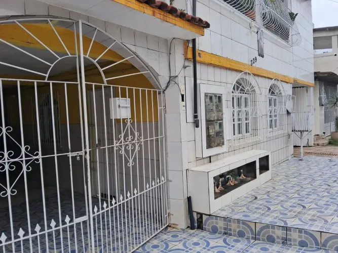 Alugo casa em olaria