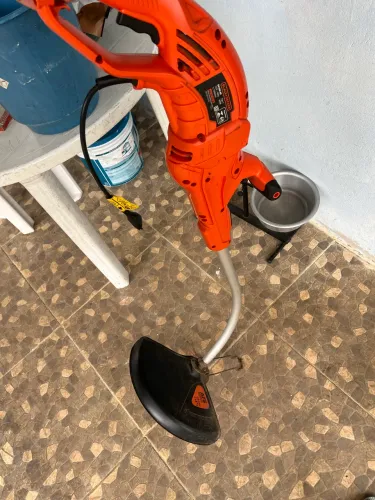 Roçadeira elétrica 