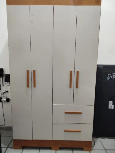 Vende-se guarda roupa