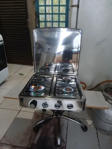 Fogão de mesa funcionando tudo
