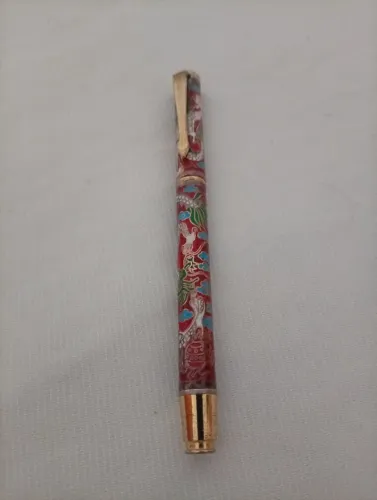 Caneta Esferográfica de Metal Cloissone Funcionando.