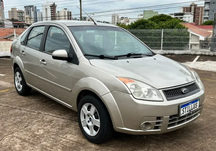 Ford Fiesta Sedan 1.0 8V Flex 4P 2008