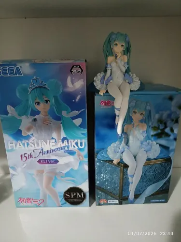 Promoção: 2 Figures Originais da Hatsune Miku (marca: SEGA e FuRyu)