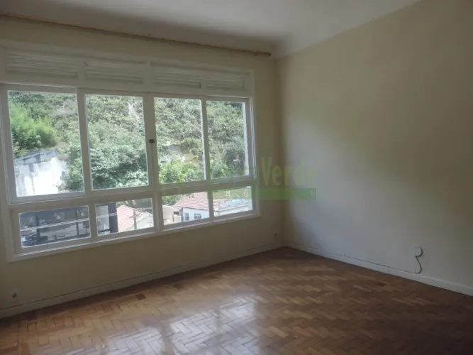 CORONEL VEIGA (APARTAMENTO EM BOM ESTADO)