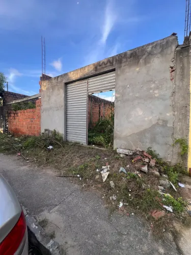 Terreno murado na principal do distrito mecânico 